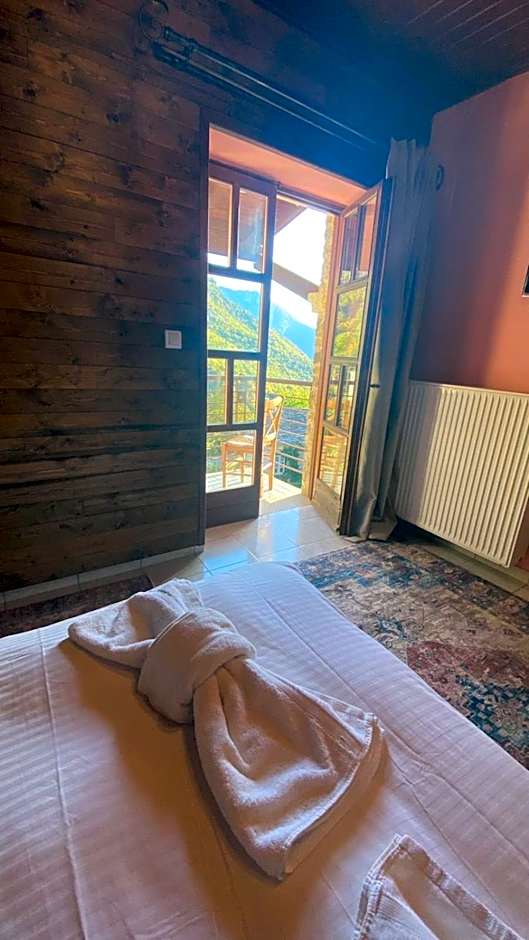 Ikojenia Traditional Lodge