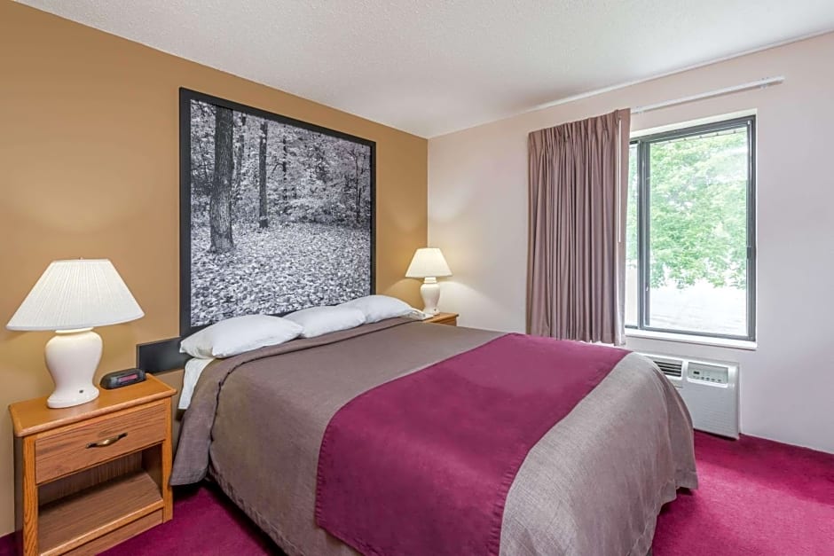 Super 8 by Wyndham Columbia Clark Lane
