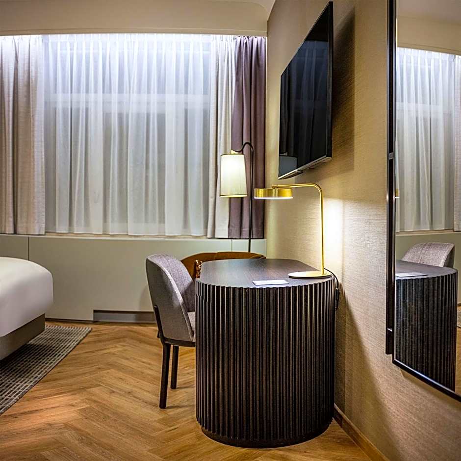 Photo 1 of 6 of Junior 1 King Bed Suite, View