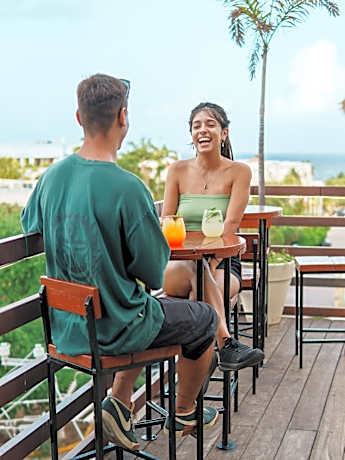 8 Bed Dormitory Room - Shared Bathroom