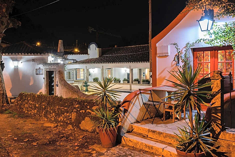 Unique Double Room in 17-century Sintra Center Home with snooker, piano, patio and BBQ