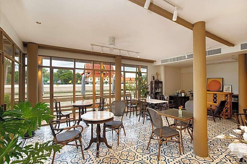 Syama Ayudhya, Residence & Café