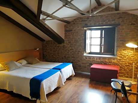 SUITE 5 - 11 - 2 O 3 PAX