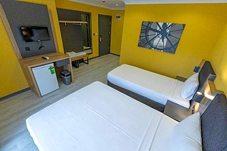Triple Room With City View