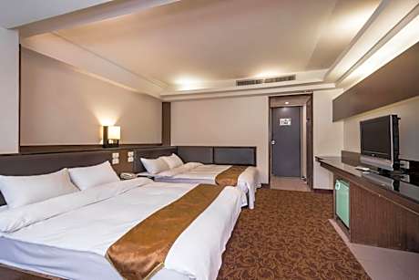Deluxe Quadruple Room