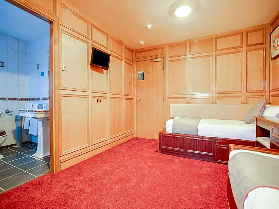 OYO The Rowers Hotel