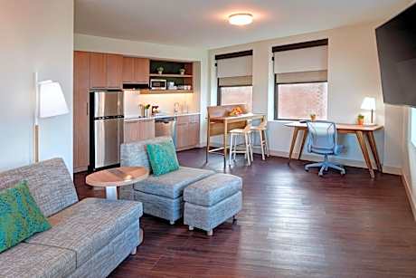 1 Bedroom Suite, 1 King, Sofa bed, City view