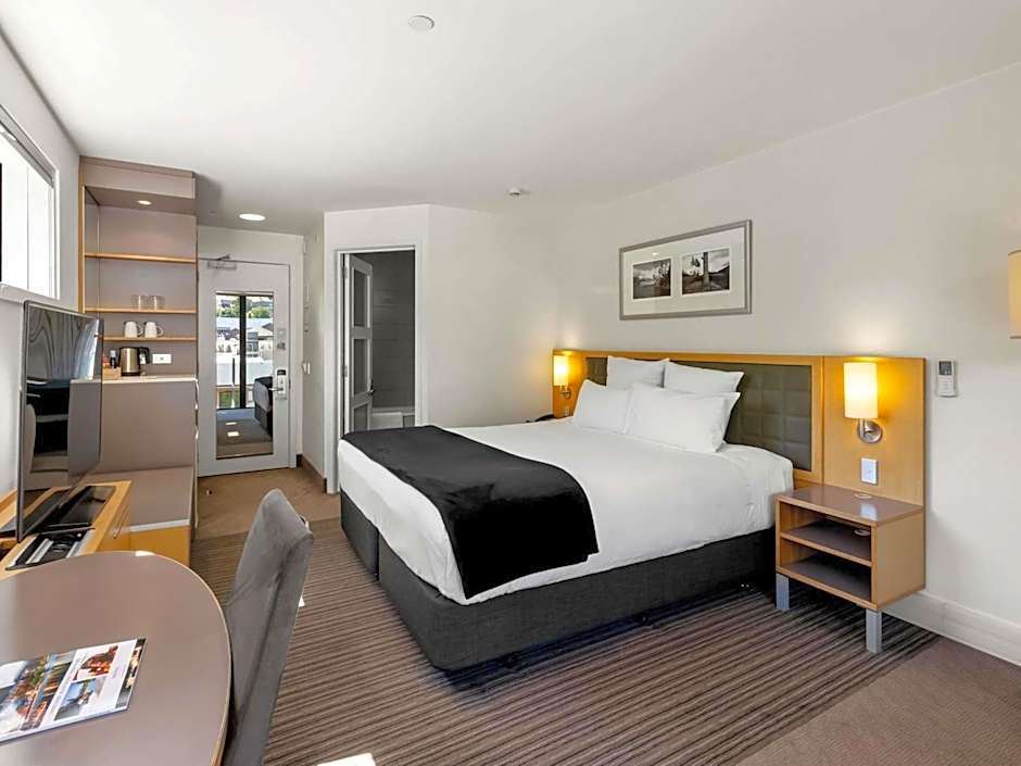 Novotel Queenstown Lakeside