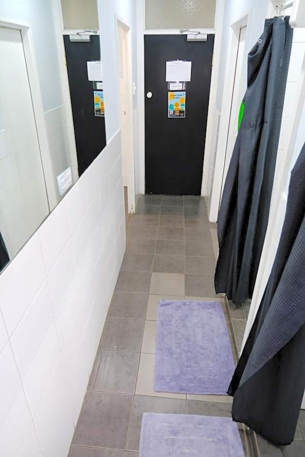 Pint On Punt Backpackers