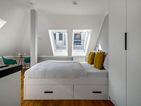 Large Studio with Kitchenette