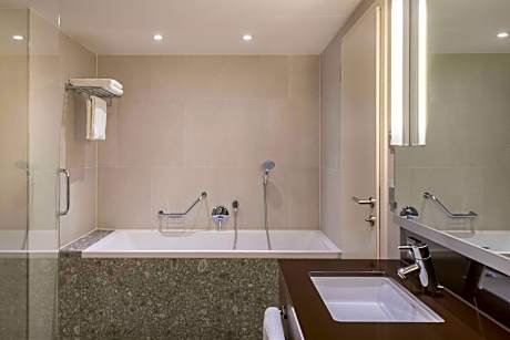 Presidential Suite, 1 Bedroom Suite, 1 King, Sofa Bed, Design Center View, High Floor