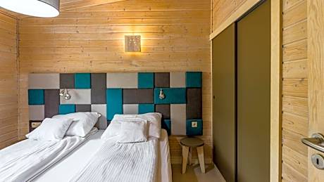 One-Bedroom Apartment with Lake View