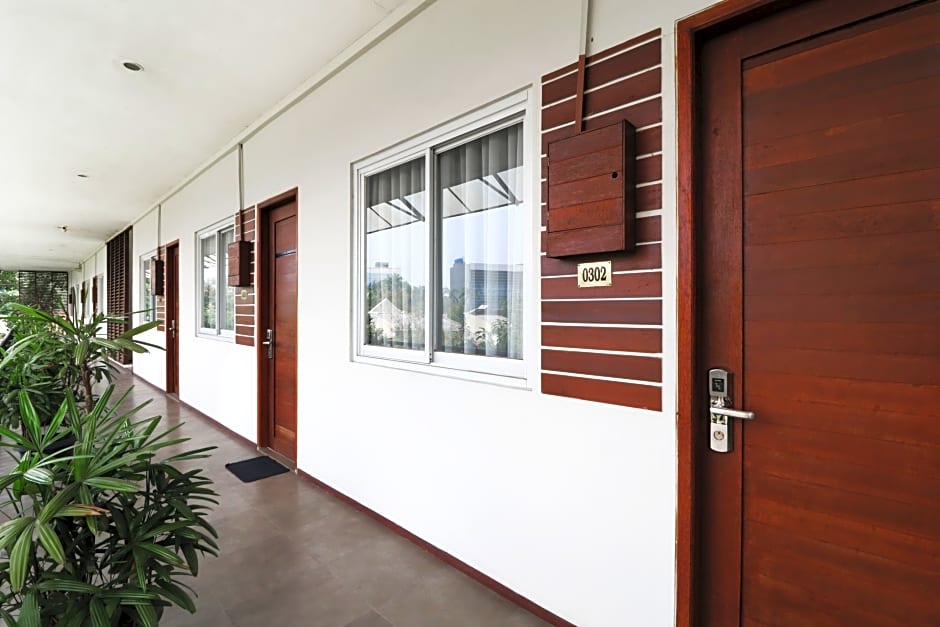 Pejaten Valley Residence by ZUZU