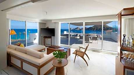 Beyond ME+ Suite with Hot Tub and Terrace