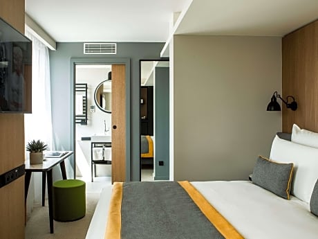 Superior Room with 1 large bed