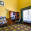 Holiday Inn Express Hotel & Suites Kansas City Sports Complex By IHG