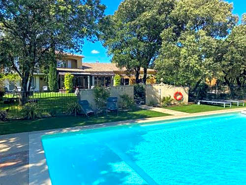 Logis Hôtel La Bastide De Grignan & Restaurant "La Chênaie"