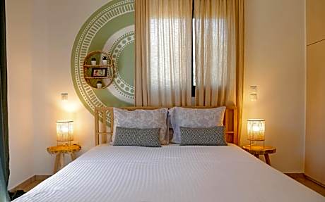 Apartment with Pool View