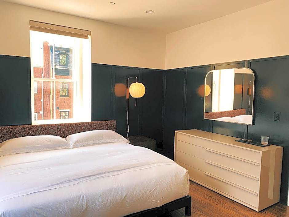 Stay Rafa At 2000 Spruce