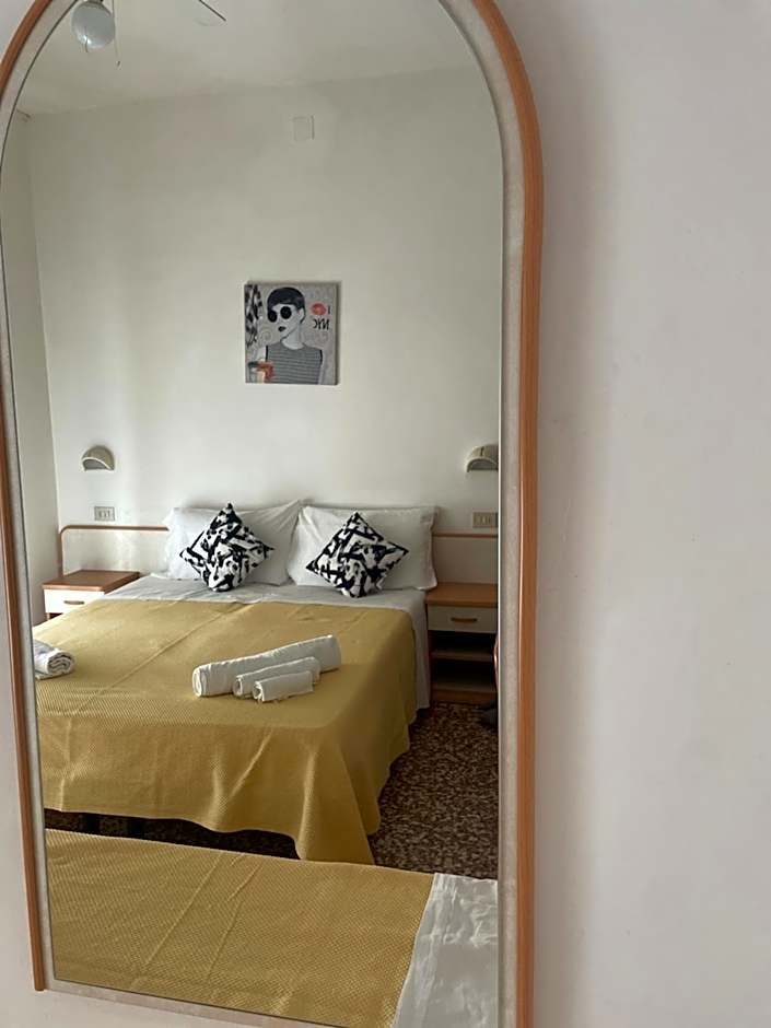 Hotel Alex