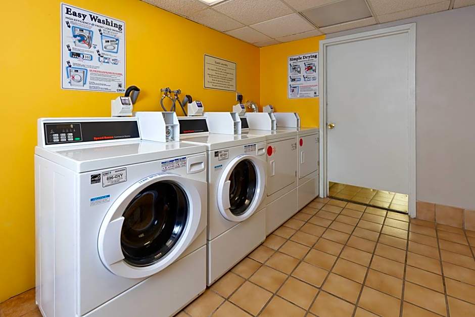 La Quinta Inn & Suites by Wyndham Secaucus Meadowlands