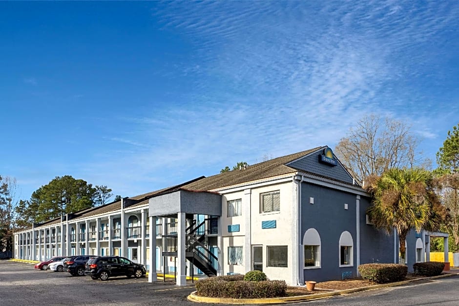 Days Inn by Wyndham Columbia