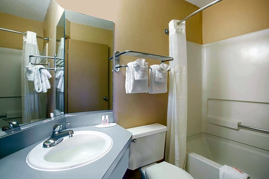 Super 8 by Wyndham Myrtle Beach/Market Common Area