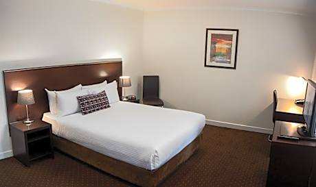 Family Suite (2 Adults + 2 Children)