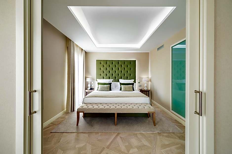 Lamaro Hotel