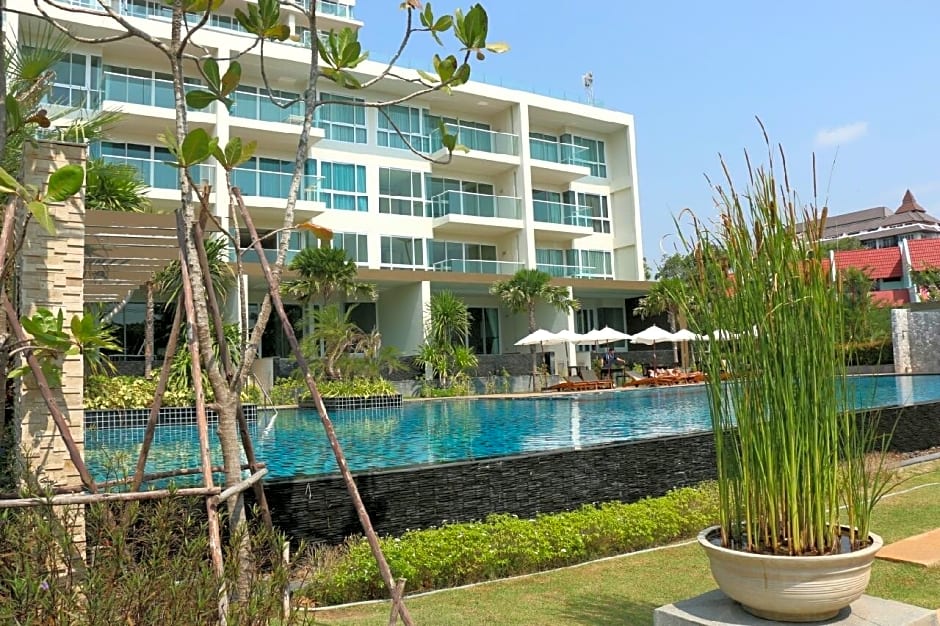 EveRyDaY BEACHFRONT STYLISH  LUXURY* JOMTIEN
