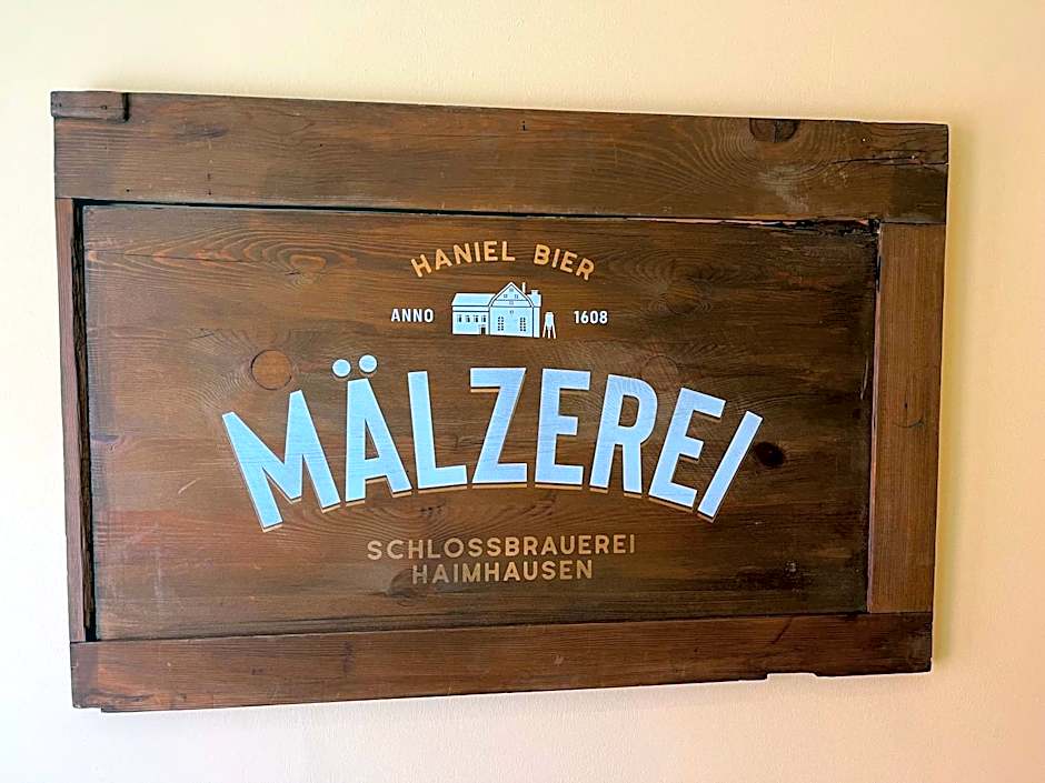 Brauerei Gasthaus Lohhof im Münchner Norden, direkt an der S1, nähe vom Flughafen, Zentrum, A92, Allianz Arena, Ruderregatta und Schießanlage G- Hochbrück entfernt, Internationale Küche