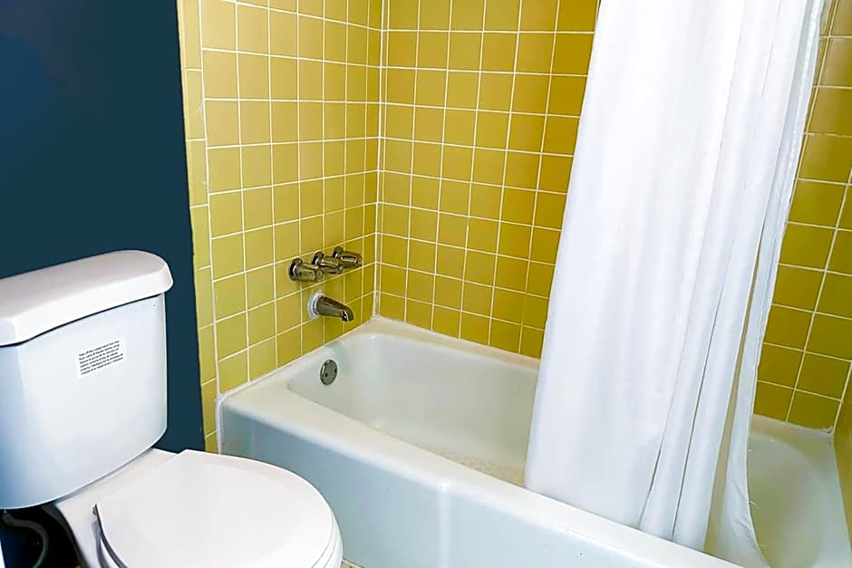 Hahira Inn By OYO near Valdosta