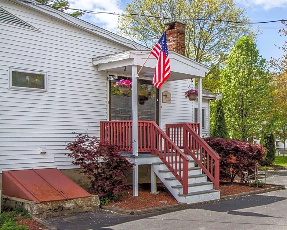 Rodeway Inn & Suites Brunswick near Hwy 1
