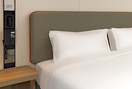 1 King Standard Accessible