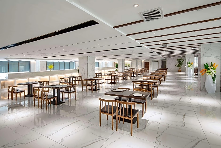 Ramada By Wyndham Mengzi Suites