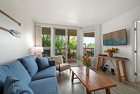 Renovated Condo - 3 Min Walk to Toes in the Sand!