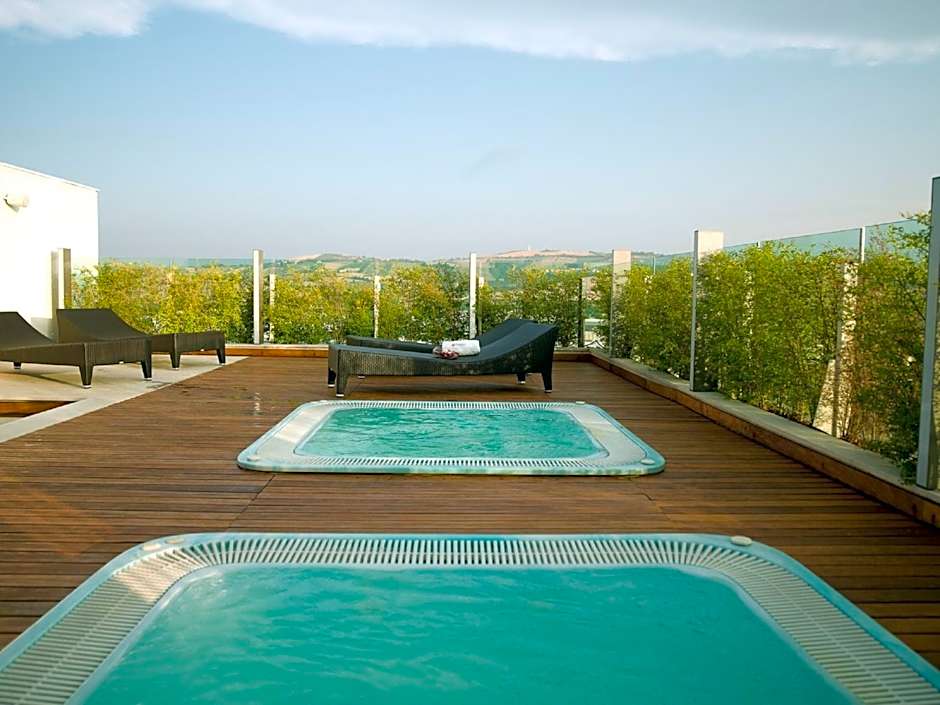 Breaking Business Hotel