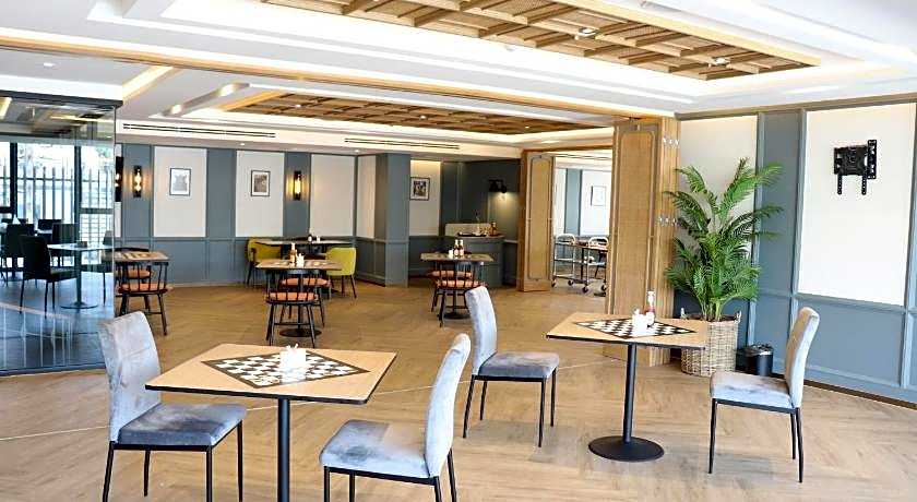 The Quart Ruamrudee by UHG