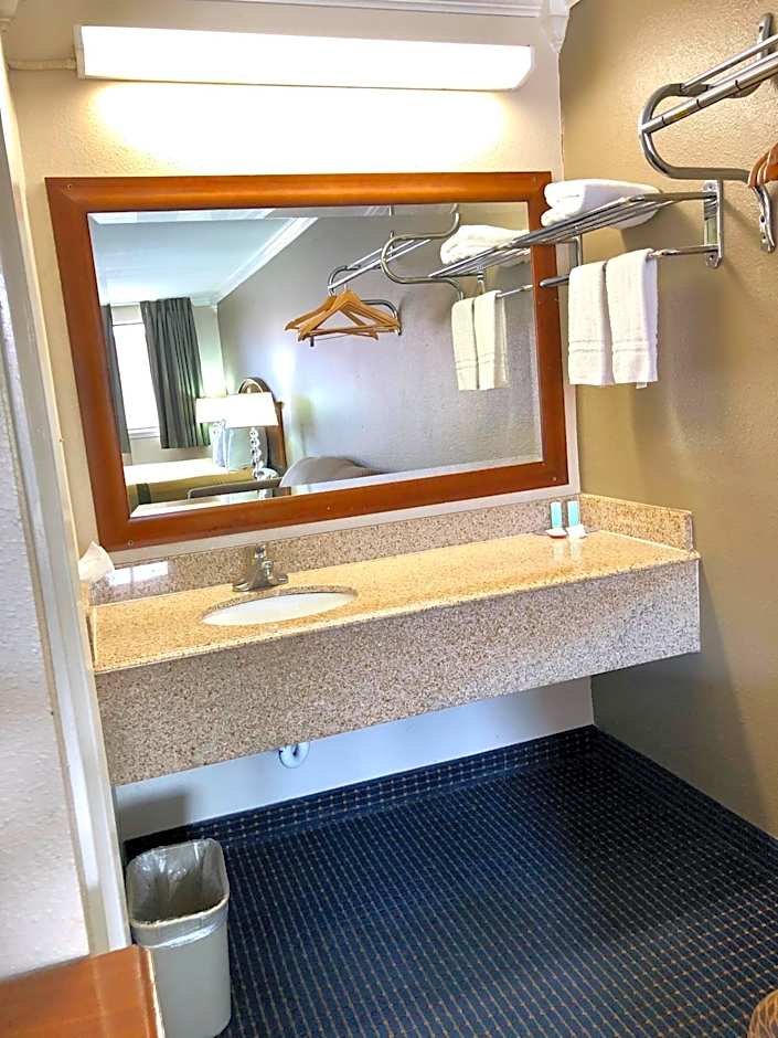 University Inn & Suites