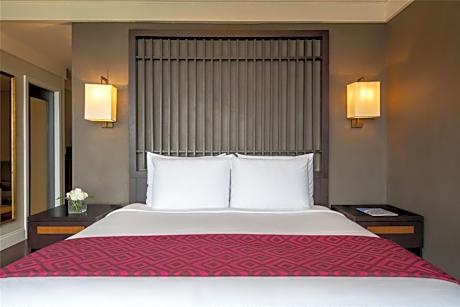 Junior Suite with Pool View