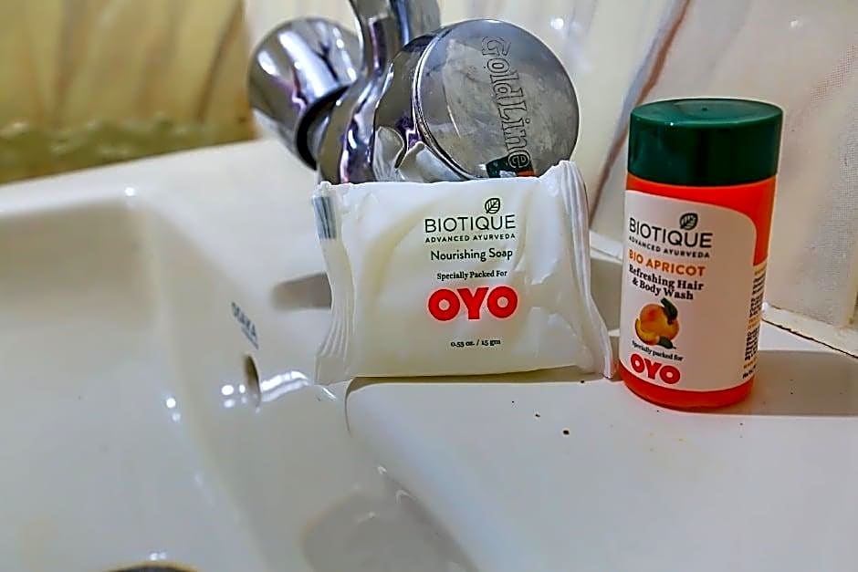 OYO 9016 Charu Comforts