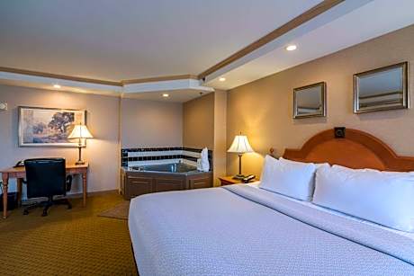 King Suite - Non-Smoking