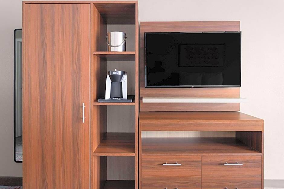 Hawthorn Extended Stay by Wyndham Columbia / Ft. Jackson