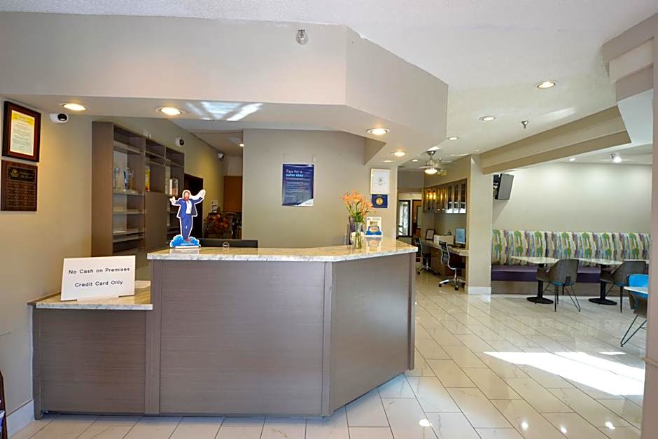 Days Inn & Suites by Wyndham Airport Albuquerque