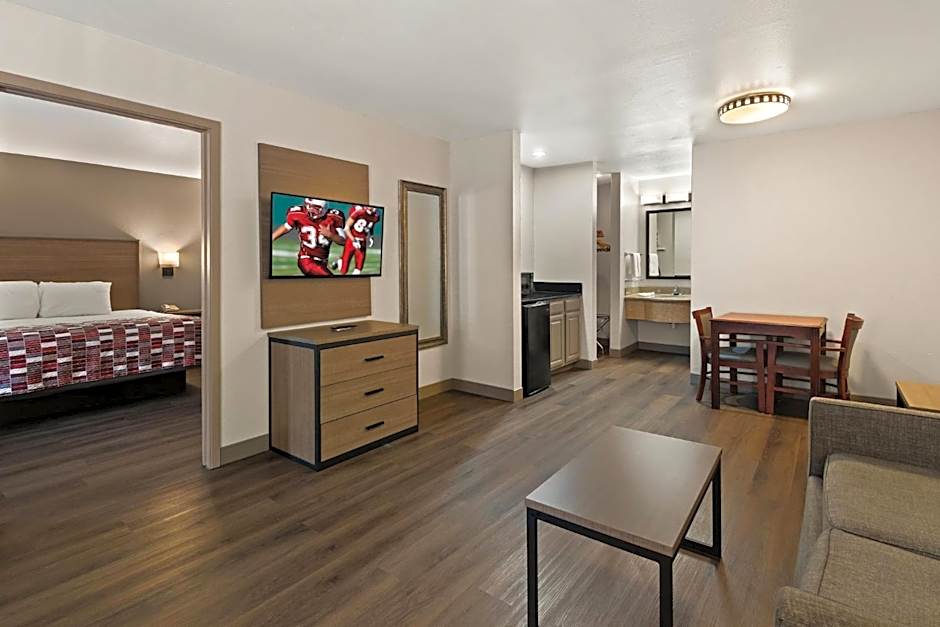 Red Roof Inn & Suites Irving - DFW Airport South