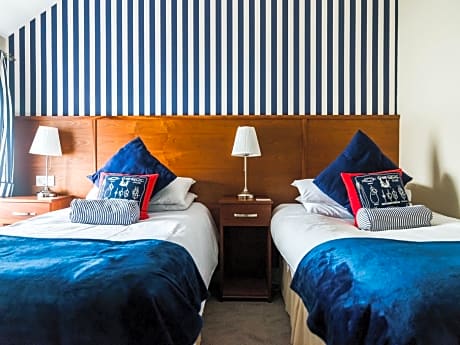 Double or Twin-Classic-Ensuite with Shower-Sea View-Chichester