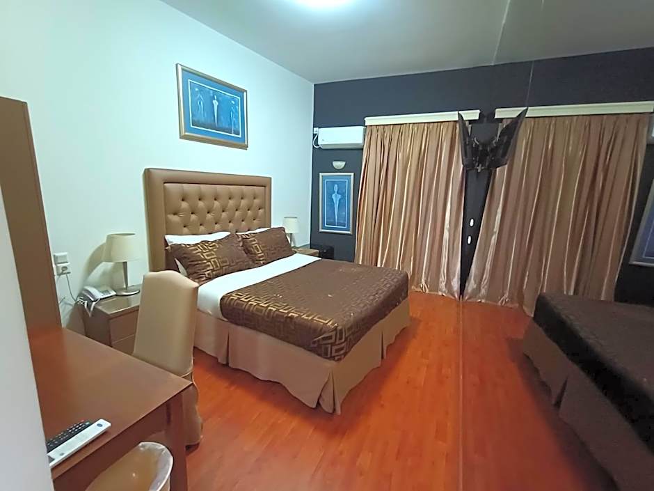 Queens Leriotis Hotel