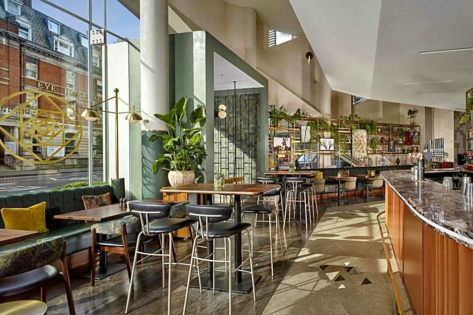 Montcalm East, Autograph Collection