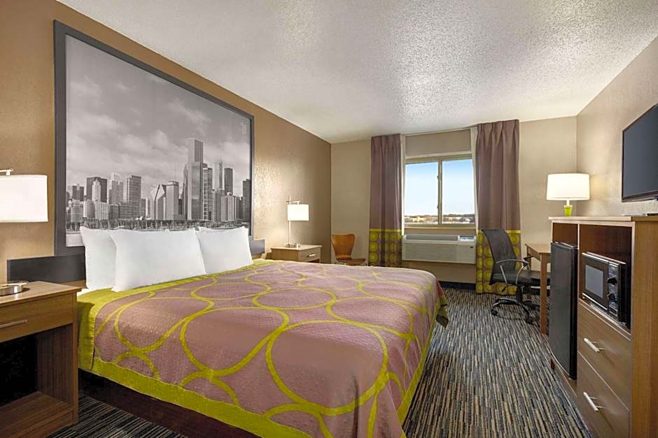 Super 8 by Wyndham Joliet I-55 N/Chicago