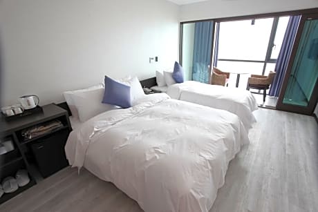 Deluxe Double or Twin Room with Sea View